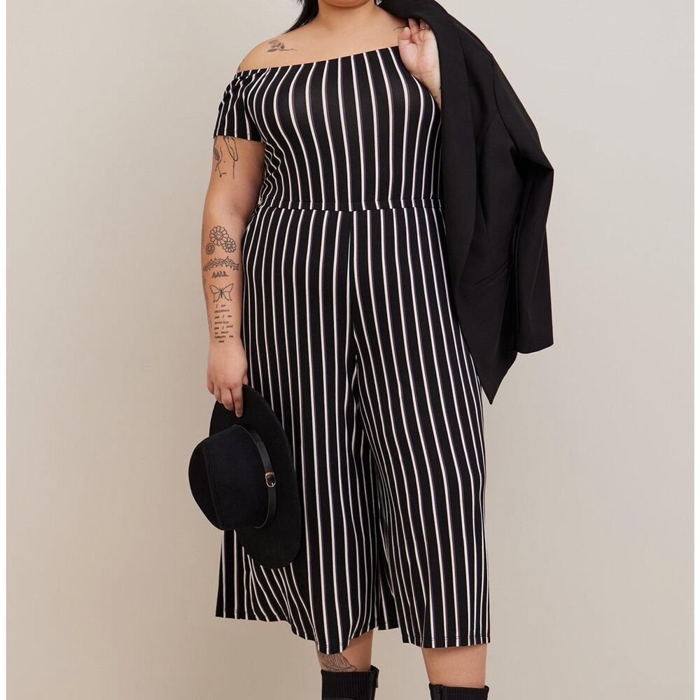 Torrid NWT Super Soft Striped Culotte Jumpsuit Off Shoulder Pockets Size 0 / L